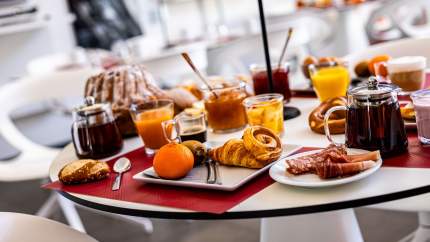 varied choice breakfast buffet Colmar